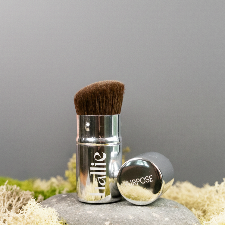 Covered Compact Blush Brush (Angled)