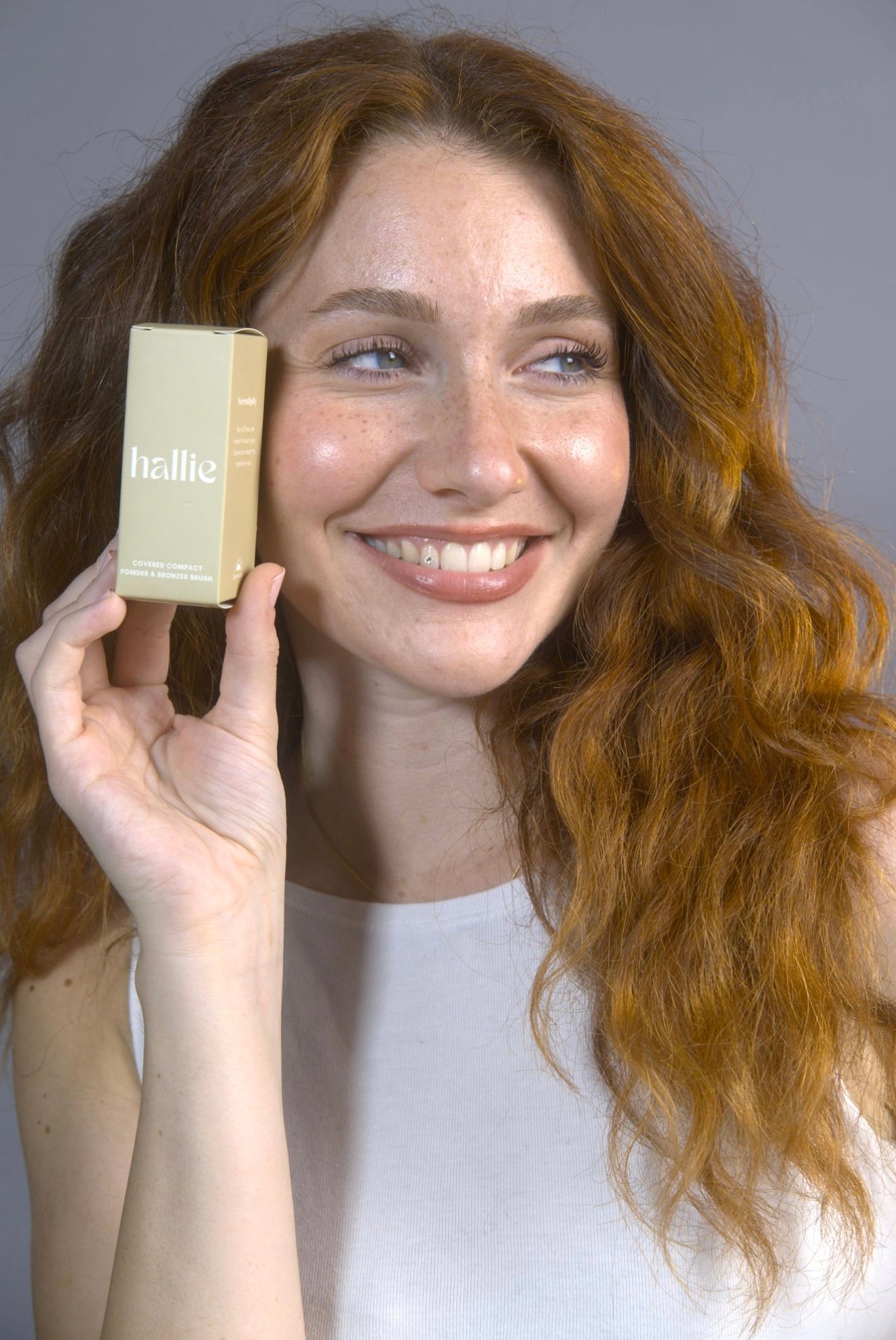 Covered Compact Powder and Bronzer Brush