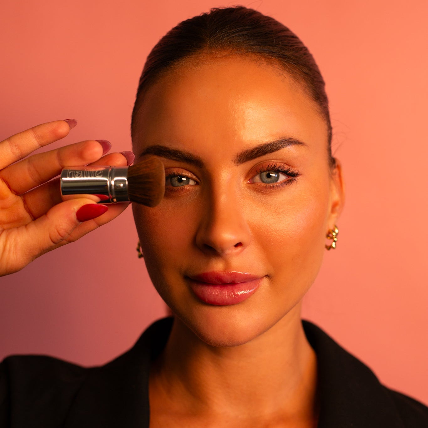 Covered Compact Blush Brush