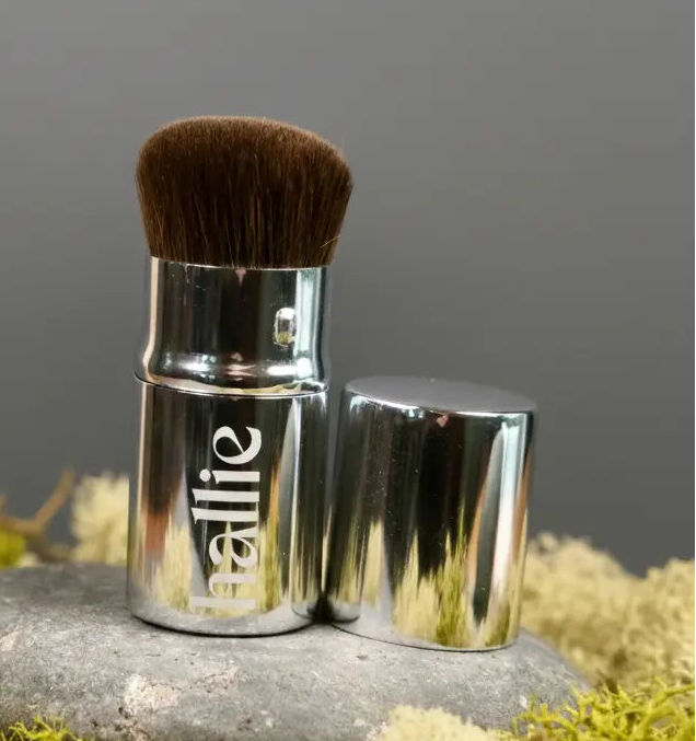 Covered Compact Powder and Bronzer Brush